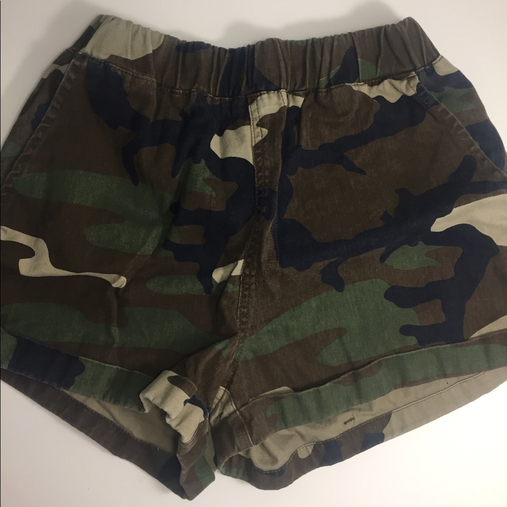 ⭐️CAMO SHORTS⭐️